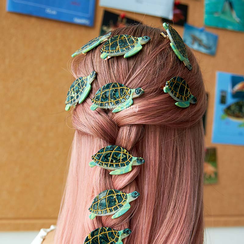 Small turtle Hair Clip